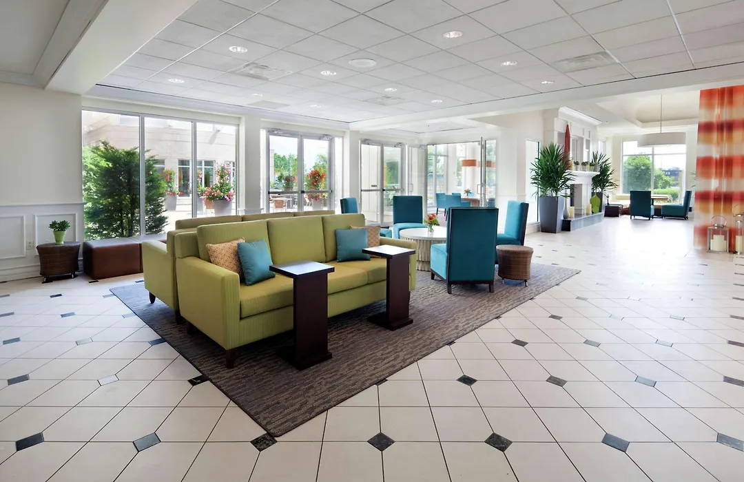 Hilton Garden Inn Montreal Airport-1